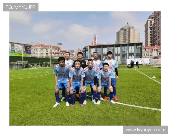 大连人主场迎战天津队全力争胜期待精彩对决与球迷共庆足球盛宴